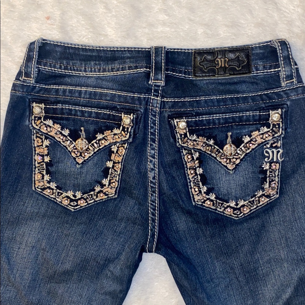 SZ: 26 Miss Me Medium Wash Boot Cut Embroidered Denim Jeans